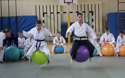Spielerisch Kämpfen mit dem großen Ball