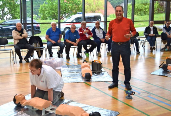 Bilder: Herzsportabteilung mit stark besuchtem HLW Kurs, Bild 5 von 8