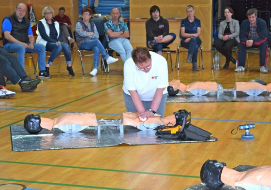 Bilder: Herzsportabteilung mit stark besuchtem HLW Kurs, Bild 3 von 8