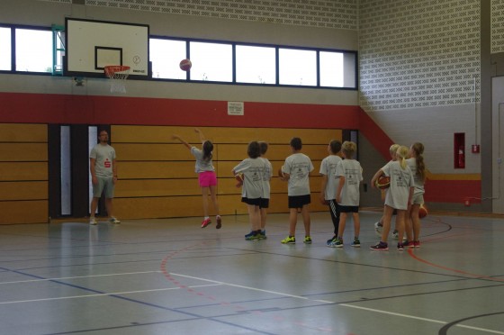 Bilder: Die Liga der Kleinen ganz groß // Erste Basketball Grundschulliga in Gladenbach, Bild 1 von 29
