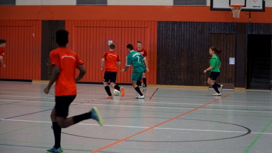 Bilder: Hobby-Fussballturnier mit Flüchtlingen in der Großsporthalle, Bild 110 von 298