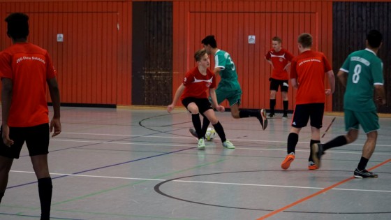 Bilder: Hobby-Fussballturnier mit Flüchtlingen in der Großsporthalle, Bild 111 von 298