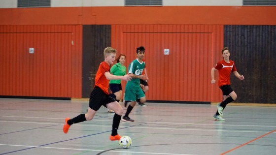 Bilder: Hobby-Fussballturnier mit Flüchtlingen in der Großsporthalle, Bild 115 von 298