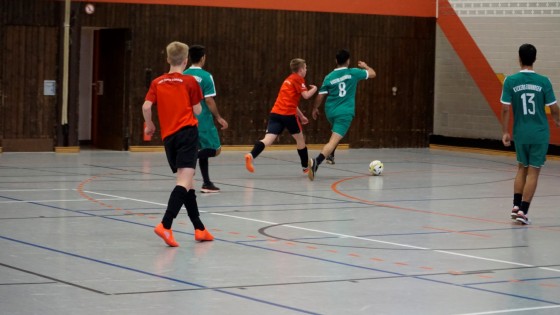 Bilder: Hobby-Fussballturnier mit Flüchtlingen in der Großsporthalle, Bild 118 von 298