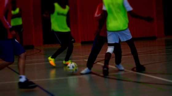 Bilder: Hobby-Fussballturnier mit Flüchtlingen in der Großsporthalle, Bild 122 von 298