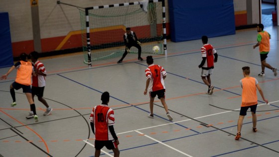 Bilder: Hobby-Fussballturnier mit Flüchtlingen in der Großsporthalle, Bild 132 von 298