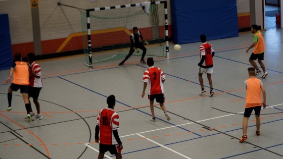 Bilder: Hobby-Fussballturnier mit Flüchtlingen in der Großsporthalle, Bild 133 von 298