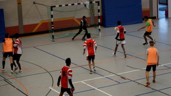 Bilder: Hobby-Fussballturnier mit Flüchtlingen in der Großsporthalle, Bild 134 von 298
