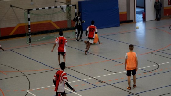 Bilder: Hobby-Fussballturnier mit Flüchtlingen in der Großsporthalle, Bild 137 von 298