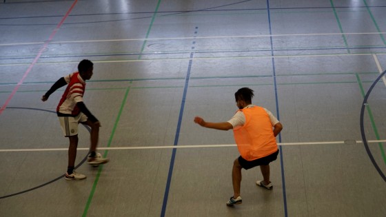 Bilder: Hobby-Fussballturnier mit Flüchtlingen in der Großsporthalle, Bild 142 von 298