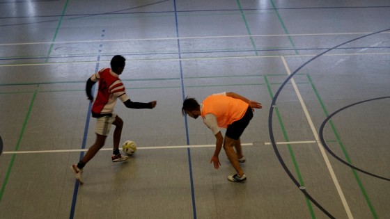 Bilder: Hobby-Fussballturnier mit Flüchtlingen in der Großsporthalle, Bild 145 von 298
