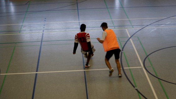 Bilder: Hobby-Fussballturnier mit Flüchtlingen in der Großsporthalle, Bild 147 von 298