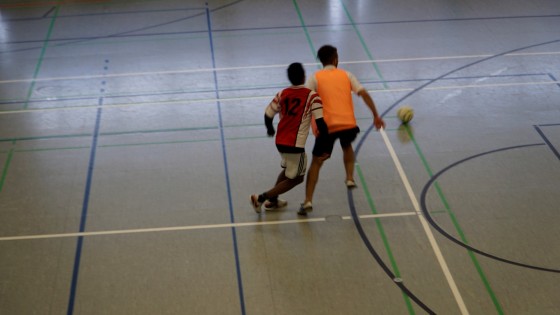 Bilder: Hobby-Fussballturnier mit Flüchtlingen in der Großsporthalle, Bild 150 von 298