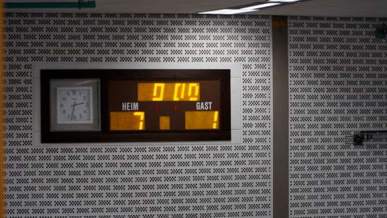 Bilder: Hobby-Fussballturnier mit Flüchtlingen in der Großsporthalle, Bild 151 von 298