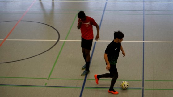 Bilder: Hobby-Fussballturnier mit Flüchtlingen in der Großsporthalle, Bild 162 von 298