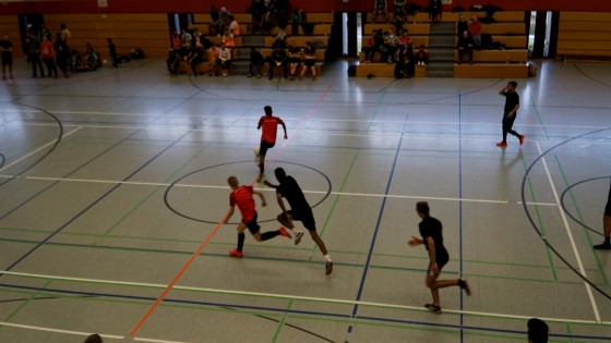 Bilder: Hobby-Fussballturnier mit Flüchtlingen in der Großsporthalle, Bild 164 von 298