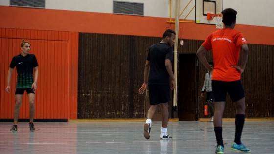 Bilder: Hobby-Fussballturnier mit Flüchtlingen in der Großsporthalle, Bild 169 von 298