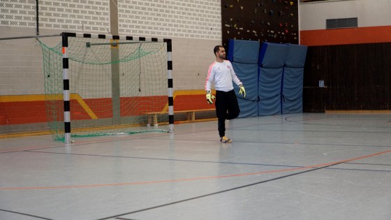 Bilder: Hobby-Fussballturnier mit Flüchtlingen in der Großsporthalle, Bild 185 von 298