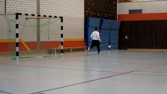 Bilder: Hobby-Fussballturnier mit Flüchtlingen in der Großsporthalle, Bild 196 von 298