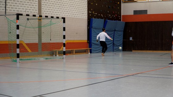 Bilder: Hobby-Fussballturnier mit Flüchtlingen in der Großsporthalle, Bild 198 von 298