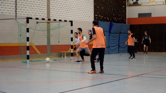 Bilder: Hobby-Fussballturnier mit Flüchtlingen in der Großsporthalle, Bild 203 von 298