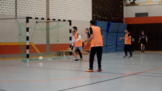 Bilder: Hobby-Fussballturnier mit Flüchtlingen in der Großsporthalle, Bild 204 von 298