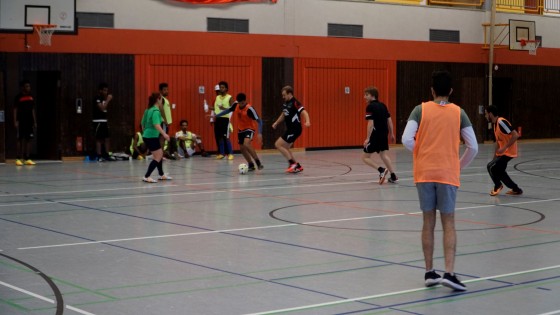Bilder: Hobby-Fussballturnier mit Flüchtlingen in der Großsporthalle, Bild 215 von 298