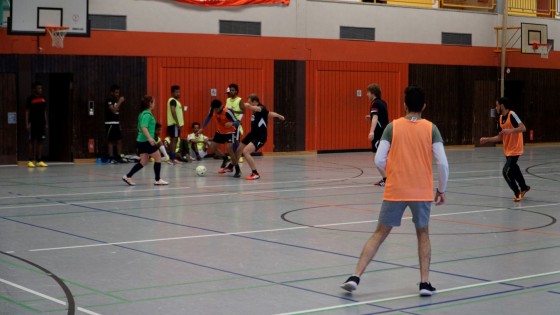 Bilder: Hobby-Fussballturnier mit Flüchtlingen in der Großsporthalle, Bild 218 von 298