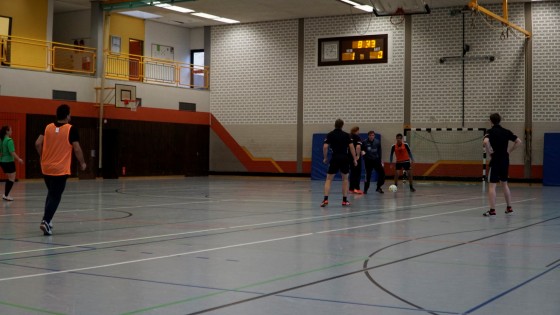 Bilder: Hobby-Fussballturnier mit Flüchtlingen in der Großsporthalle, Bild 231 von 298