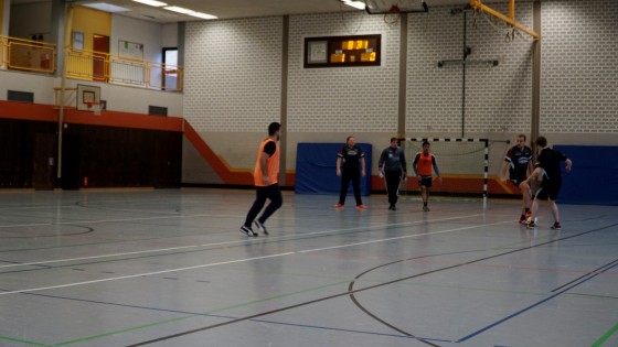 Bilder: Hobby-Fussballturnier mit Flüchtlingen in der Großsporthalle, Bild 236 von 298