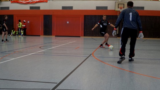 Bilder: Hobby-Fussballturnier mit Flüchtlingen in der Großsporthalle, Bild 239 von 298