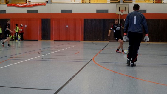Bilder: Hobby-Fussballturnier mit Flüchtlingen in der Großsporthalle, Bild 242 von 298