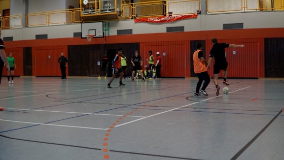 Bilder: Hobby-Fussballturnier mit Flüchtlingen in der Großsporthalle, Bild 245 von 298