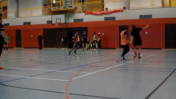 Bilder: Hobby-Fussballturnier mit Flüchtlingen in der Großsporthalle, Bild 246 von 298