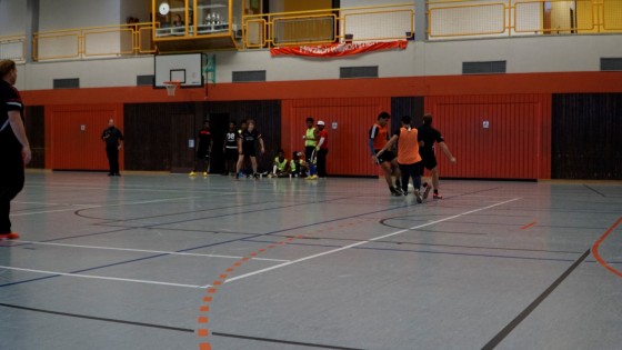 Bilder: Hobby-Fussballturnier mit Flüchtlingen in der Großsporthalle, Bild 249 von 298