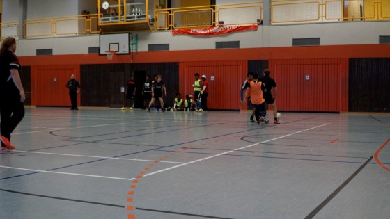 Bilder: Hobby-Fussballturnier mit Flüchtlingen in der Großsporthalle, Bild 250 von 298