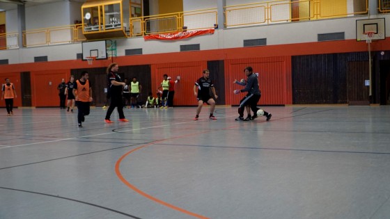 Bilder: Hobby-Fussballturnier mit Flüchtlingen in der Großsporthalle, Bild 251 von 298