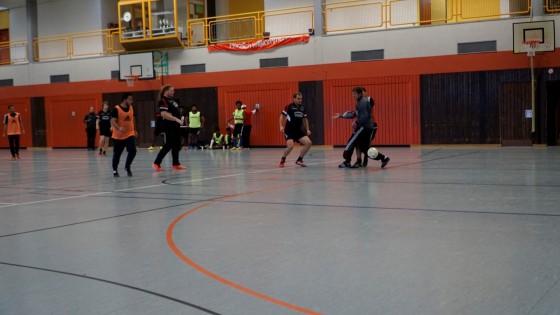 Bilder: Hobby-Fussballturnier mit Flüchtlingen in der Großsporthalle, Bild 252 von 298