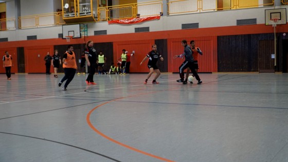 Bilder: Hobby-Fussballturnier mit Flüchtlingen in der Großsporthalle, Bild 254 von 298