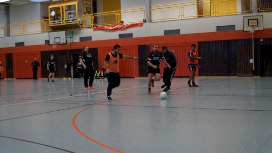 Bilder: Hobby-Fussballturnier mit Flüchtlingen in der Großsporthalle, Bild 255 von 298