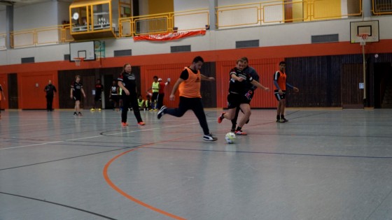 Bilder: Hobby-Fussballturnier mit Flüchtlingen in der Großsporthalle, Bild 257 von 298