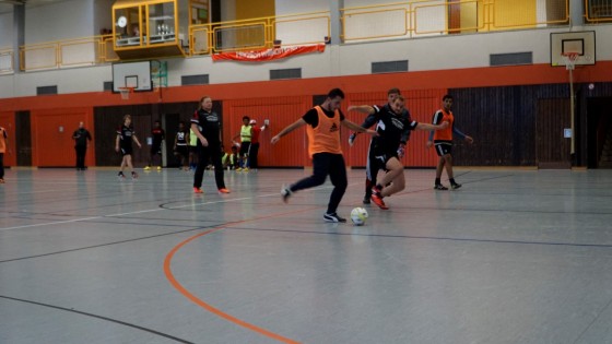 Bilder: Hobby-Fussballturnier mit Flüchtlingen in der Großsporthalle, Bild 258 von 298