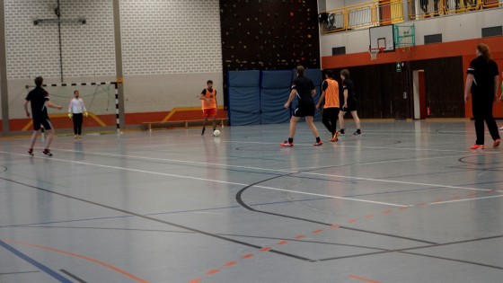 Bilder: Hobby-Fussballturnier mit Flüchtlingen in der Großsporthalle, Bild 259 von 298