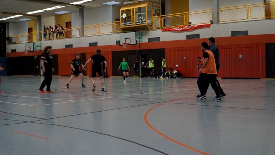 Bilder: Hobby-Fussballturnier mit Flüchtlingen in der Großsporthalle, Bild 261 von 298
