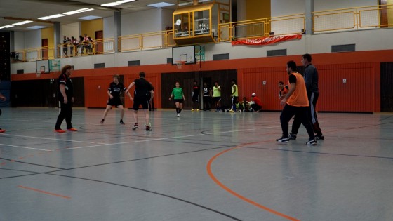 Bilder: Hobby-Fussballturnier mit Flüchtlingen in der Großsporthalle, Bild 262 von 298