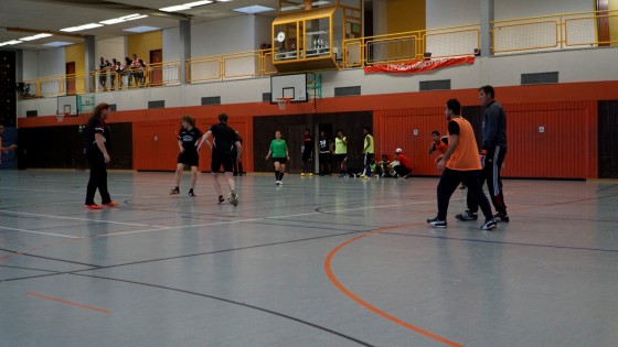 Bilder: Hobby-Fussballturnier mit Flüchtlingen in der Großsporthalle, Bild 263 von 298