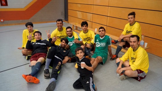 Bilder: Hobby-Fussballturnier mit Flüchtlingen in der Großsporthalle, Bild 265 von 298