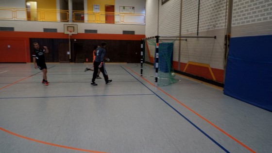Bilder: Hobby-Fussballturnier mit Flüchtlingen in der Großsporthalle, Bild 266 von 298