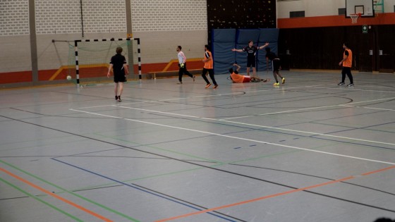 Bilder: Hobby-Fussballturnier mit Flüchtlingen in der Großsporthalle, Bild 290 von 298