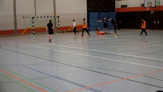 Bilder: Hobby-Fussballturnier mit Flüchtlingen in der Großsporthalle, Bild 291 von 298